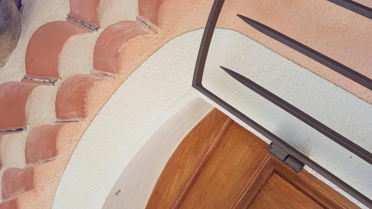 Pierres Blanches Panzió Cotignac Kültér fotó